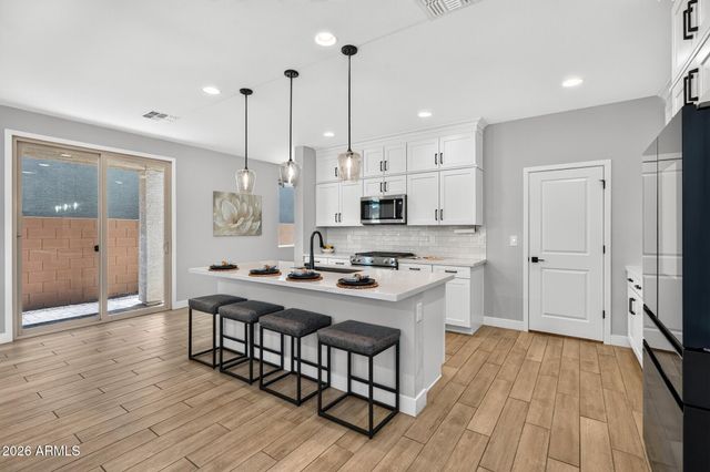 1935 W HIDE Trail, Phoenix, AZ 85085
