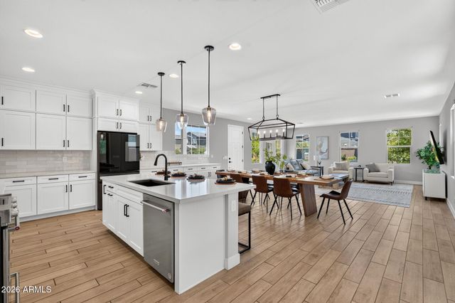 1935 W HIDE Trail, Phoenix, AZ 85085