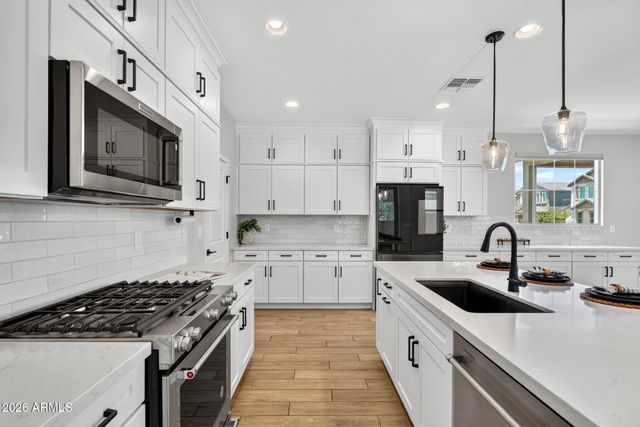 1935 W HIDE Trail, Phoenix, AZ 85085