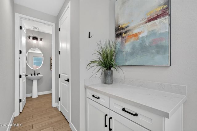 1935 W HIDE Trail, Phoenix, AZ 85085