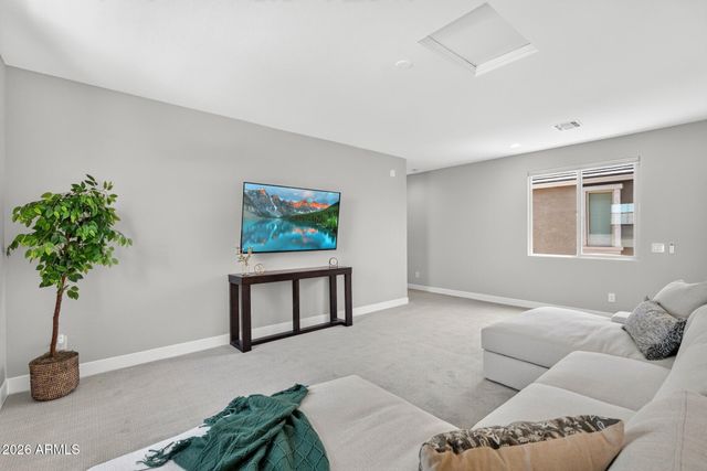 1935 W HIDE Trail, Phoenix, AZ 85085