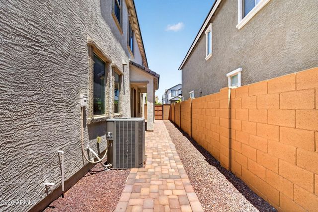 1935 W HIDE Trail, Phoenix, AZ 85085