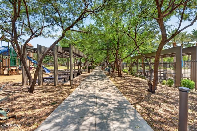 1935 W HIDE Trail, Phoenix, AZ 85085