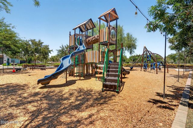 1935 W HIDE Trail, Phoenix, AZ 85085