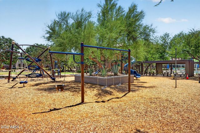 1935 W HIDE Trail, Phoenix, AZ 85085