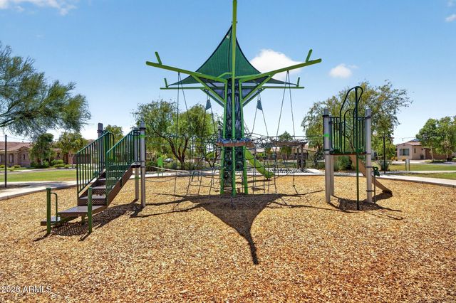 1935 W HIDE Trail, Phoenix, AZ 85085