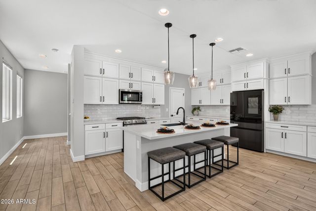 1935 W HIDE Trail, Phoenix, AZ 85085