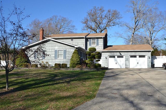 27 Albright Road, Coram, NY 11727