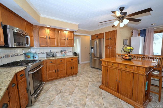 27 Albright Road, Coram, NY 11727