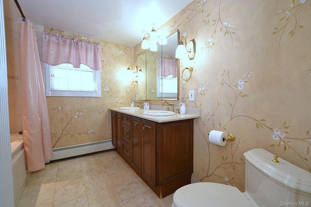 27 Albright Road, Coram, NY 11727