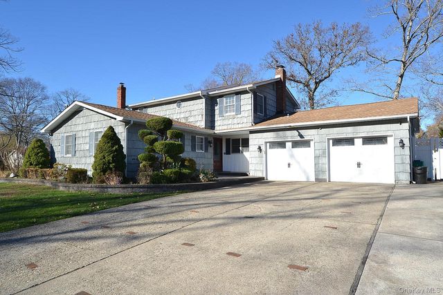 27 Albright Road, Coram, NY 11727