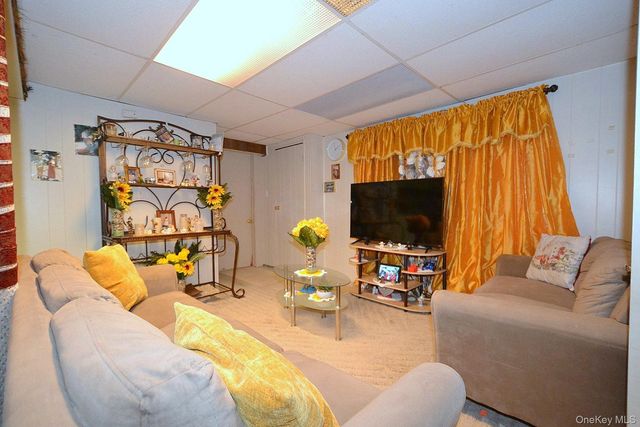 27 Albright Road, Coram, NY 11727