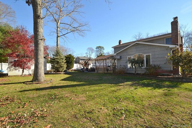 27 Albright Road, Coram, NY 11727