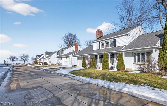 71 Lake Edge Drive, Euclid, OH 44123