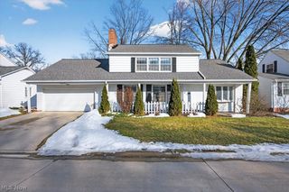 71 Lake Edge Drive, Euclid, OH 44123