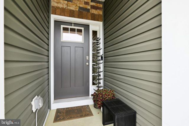 2 CHARLES DR, Gettysburg, PA 17325