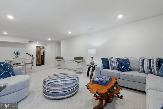 2 CHARLES DR, Gettysburg, PA 17325