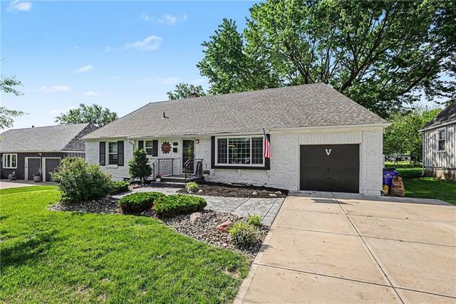 7207 W 71st Terrace, Overland Park, KS 66204