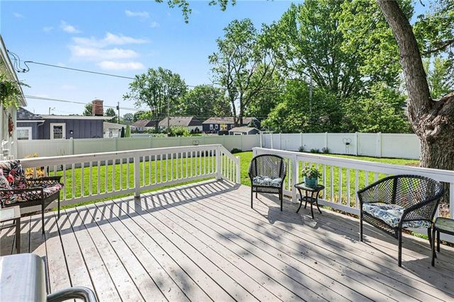 7207 W 71st Terrace, Overland Park, KS 66204