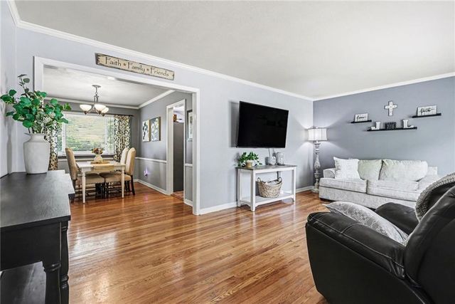 7207 W 71st Terrace, Overland Park, KS 66204