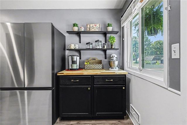7207 W 71st Terrace, Overland Park, KS 66204