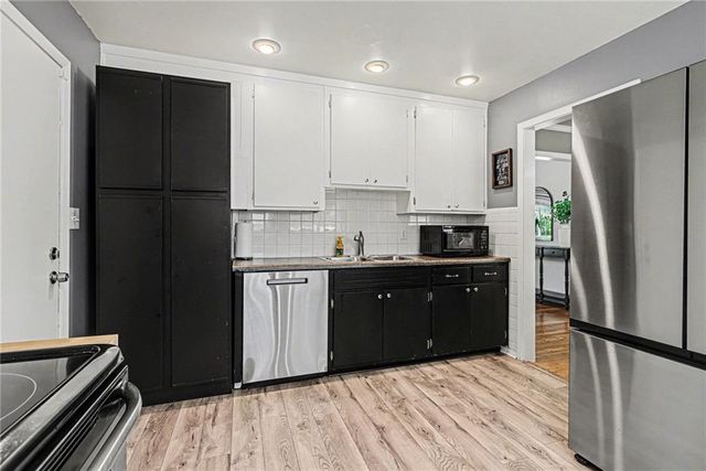 7207 W 71st Terrace, Overland Park, KS 66204
