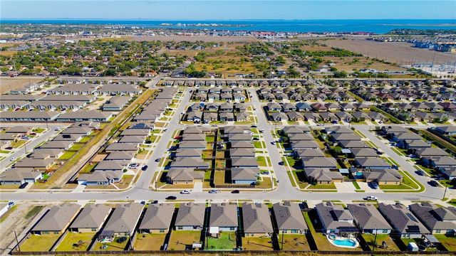 7521 Diamond Dr, Corpus Christi, TX 78414