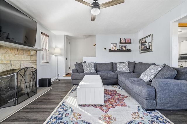 627 Greenlee Rd, Whitehall, PA 15227