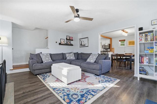 627 Greenlee Rd, Whitehall, PA 15227