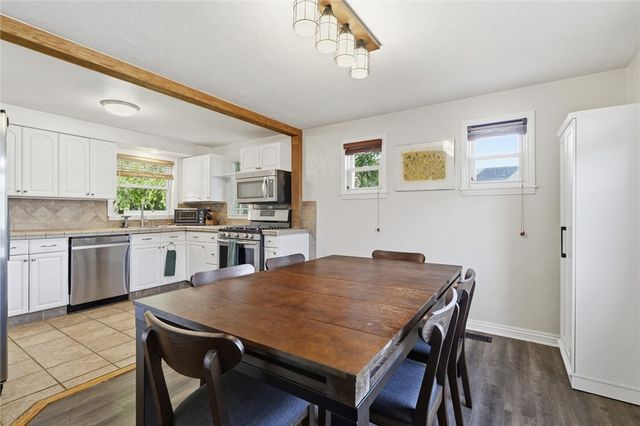 627 Greenlee Rd, Whitehall, PA 15227