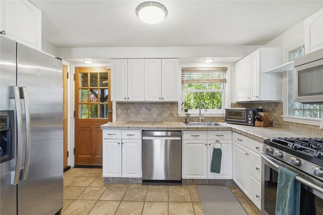 627 Greenlee Rd, Whitehall, PA 15227