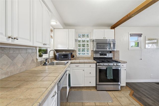 627 Greenlee Rd, Whitehall, PA 15227
