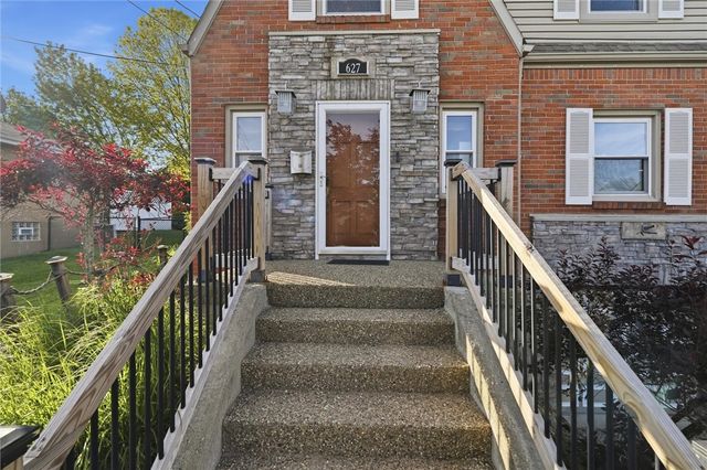 627 Greenlee Rd, Whitehall, PA 15227