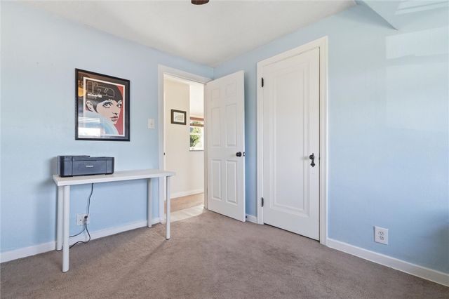 627 Greenlee Rd, Whitehall, PA 15227