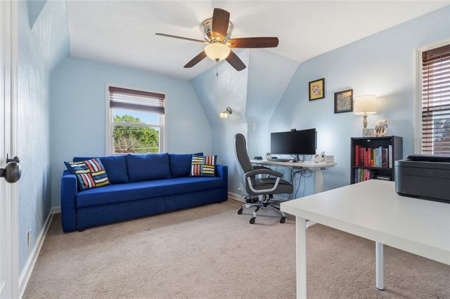627 Greenlee Rd, Whitehall, PA 15227