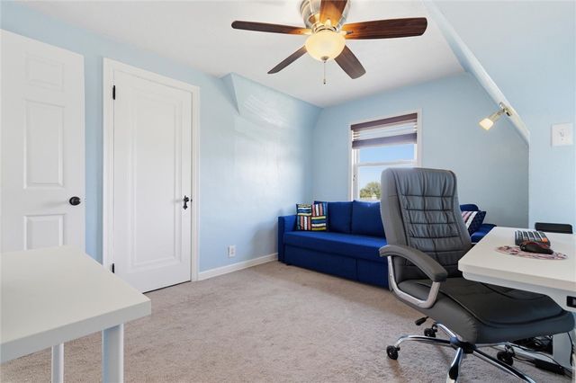 627 Greenlee Rd, Whitehall, PA 15227