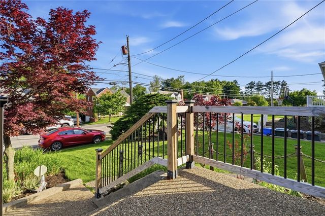 627 Greenlee Rd, Whitehall, PA 15227