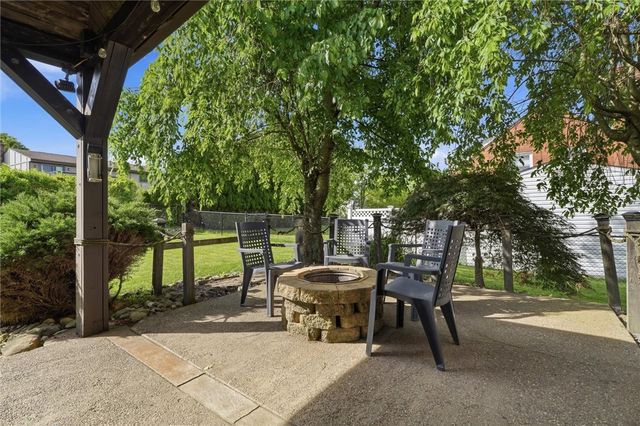 627 Greenlee Rd, Whitehall, PA 15227