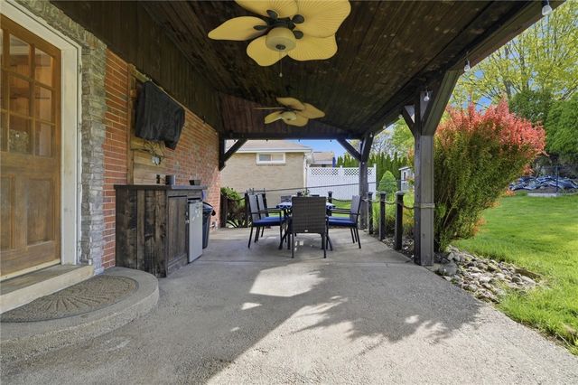 627 Greenlee Rd, Whitehall, PA 15227