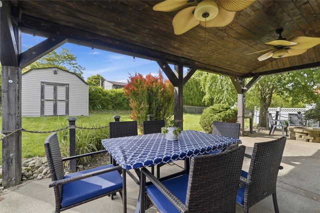 627 Greenlee Rd, Whitehall, PA 15227