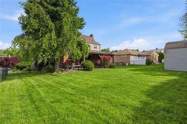 627 Greenlee Rd, Whitehall, PA 15227
