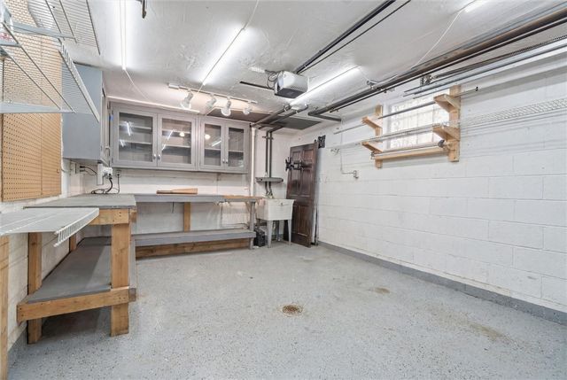 627 Greenlee Rd, Whitehall, PA 15227