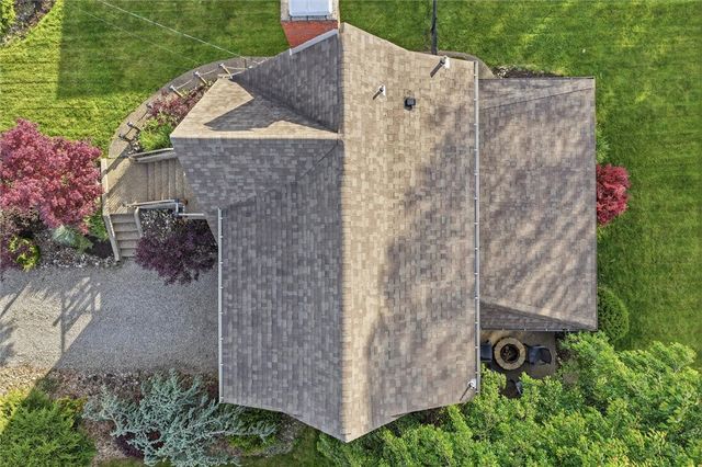 627 Greenlee Rd, Whitehall, PA 15227