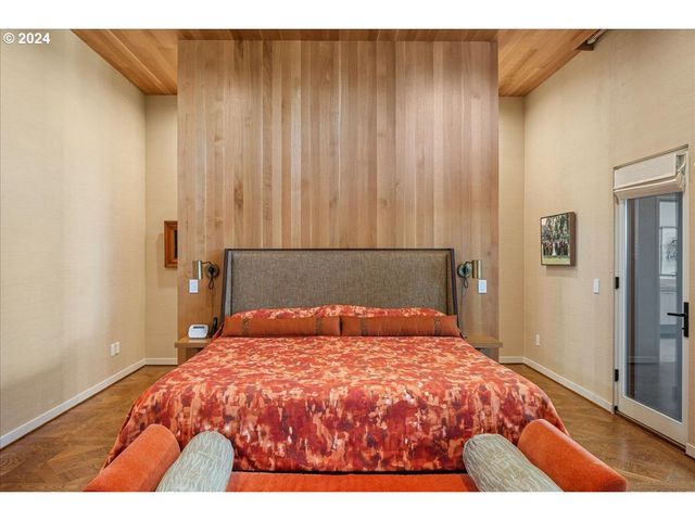 1933 HIGHLANDS Loop, Lake Oswego, OR 97034