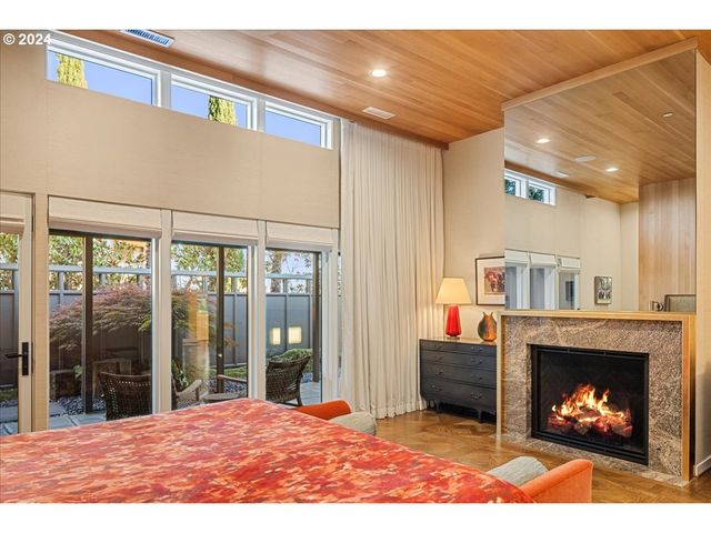 1933 HIGHLANDS Loop, Lake Oswego, OR 97034