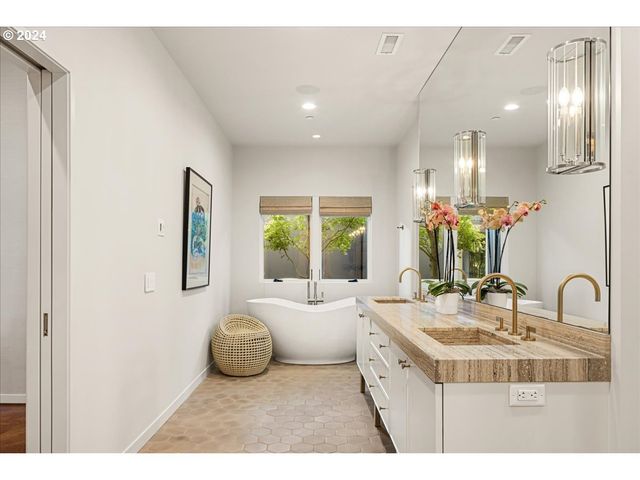 1933 HIGHLANDS Loop, Lake Oswego, OR 97034