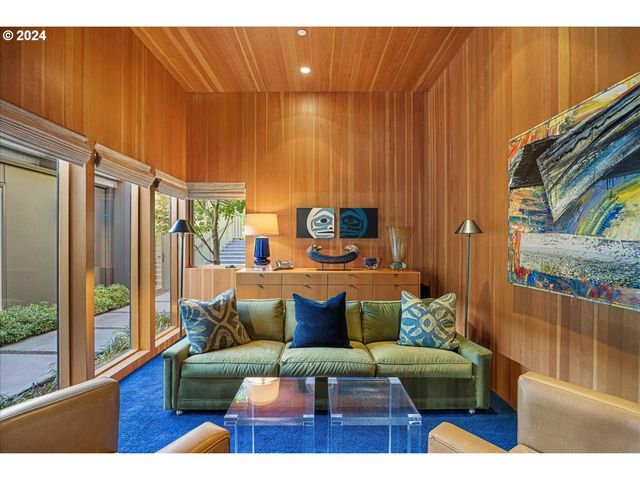 1933 HIGHLANDS Loop, Lake Oswego, OR 97034