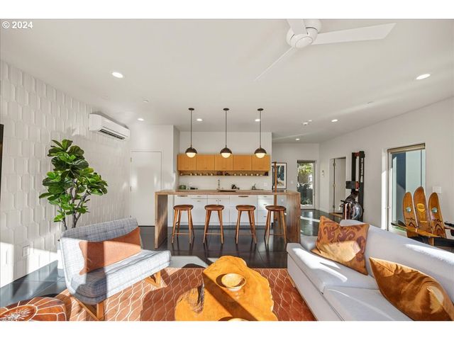 1933 HIGHLANDS Loop, Lake Oswego, OR 97034