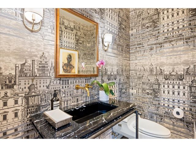 1933 HIGHLANDS Loop, Lake Oswego, OR 97034