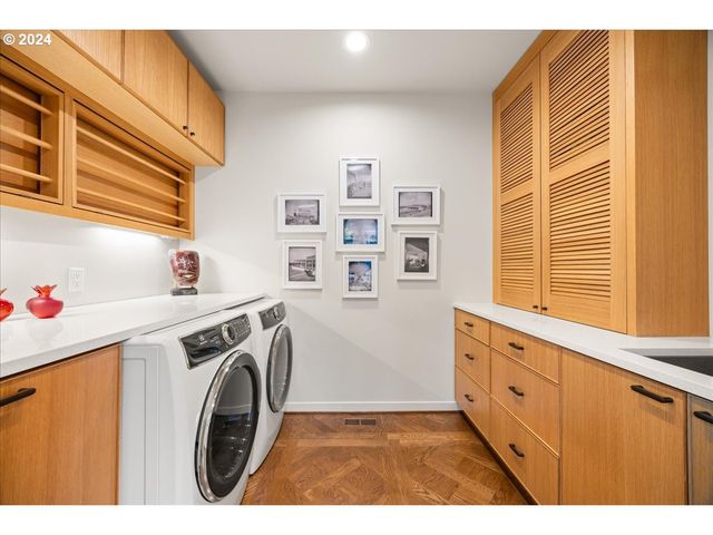 1933 HIGHLANDS Loop, Lake Oswego, OR 97034